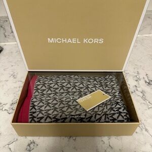 ✨ Michael Kors Scarf & Hat Gift Set – New in Box ✨